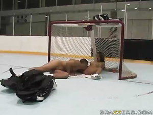 Fucking on ice is what this strong hockey player is fond of. He is banging his slutty girlfriend and jizzing massively deep into her mouth.